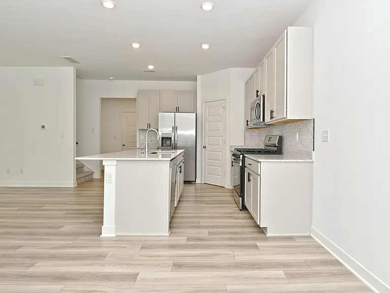 1728 Trinity Ln — Photo 15