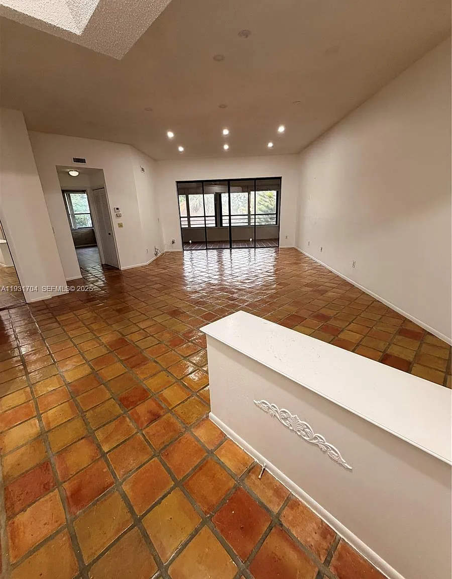 3 bed, 1710 sqft, $2,900 — Photo 3