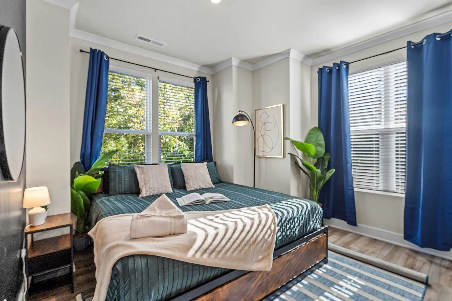 3 bed, 3.0 bath, 1646 sqft, $3,967 — Photo 4