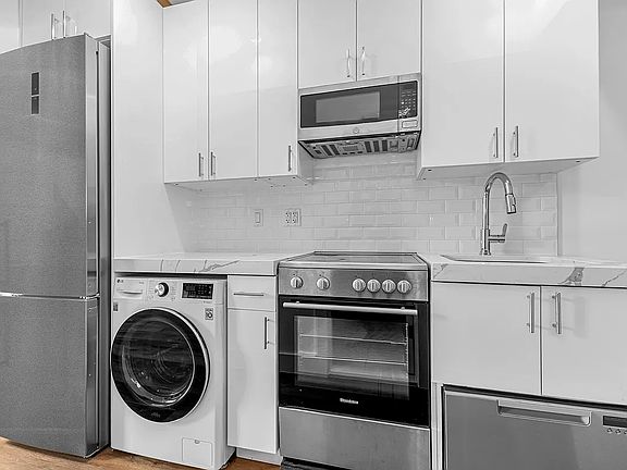 2nd image of 130 Allen St #9L
