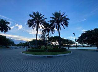 5035 Wiles Rd, Pompano Beach, FL 33073