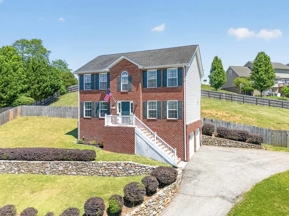 475 Majestic Dr, Christiansburg, VA 24073
