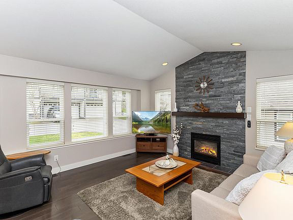 4th image of 36099 Marshall Rd #4