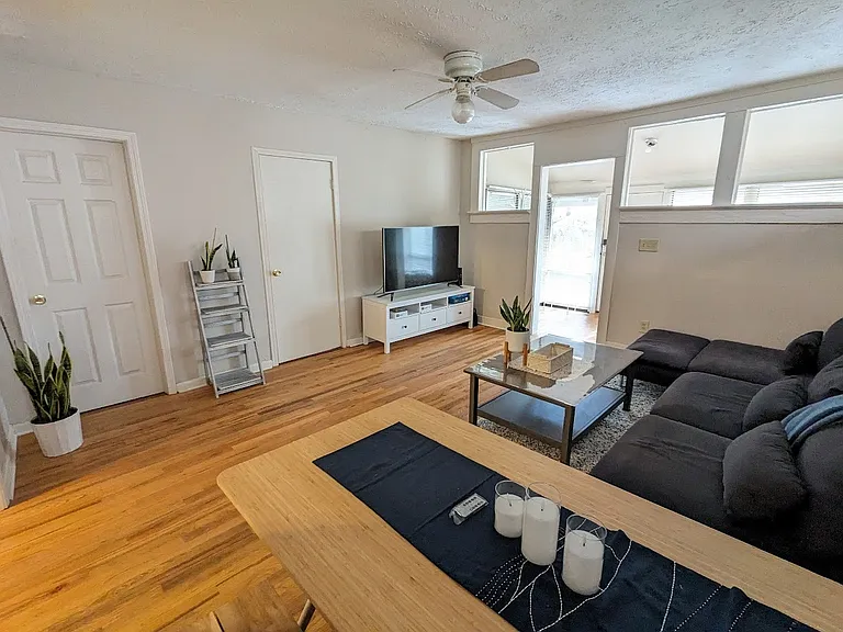 205 Hampshire Ave — Photo 4
