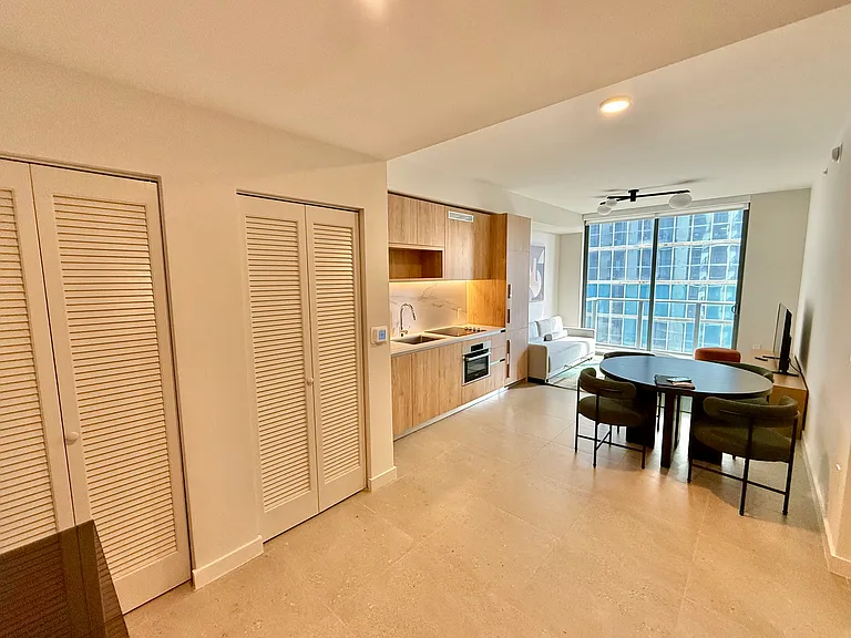 11 NE 6th St #1803 — Photo 7