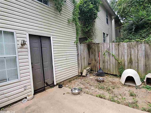 3rd image of 121 Rockyreef Cir