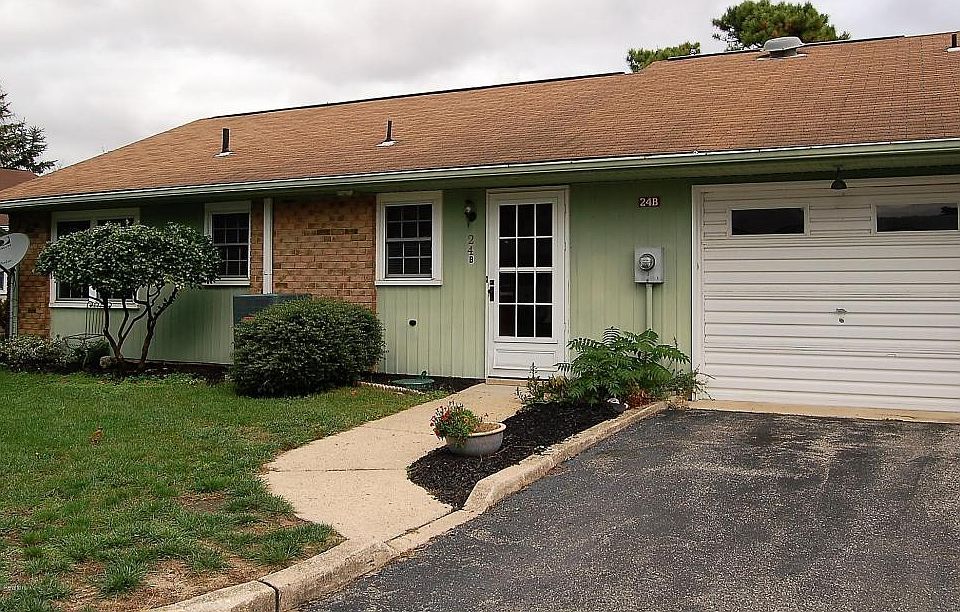 1st image of 24B Buckingham Dr