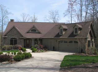 242 Far Country Dr, Daniels, WV 25832
