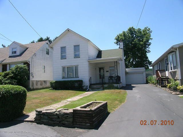 2nd image of 32 Reynolds St