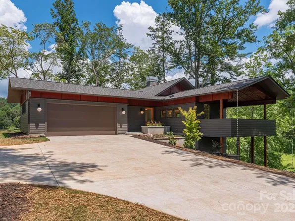 15 Bridgewater Dr, Fletcher, NC 28732