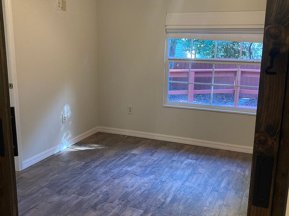Bonus Room w/view of backyard