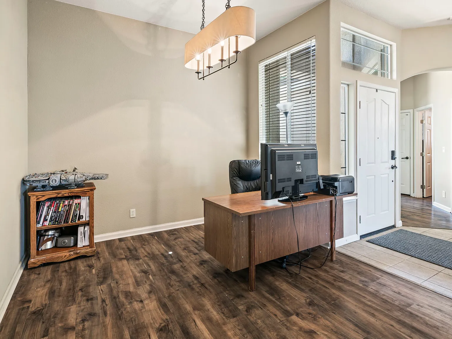 3 bed, 1855 sqft, $3,200 — Photo 4