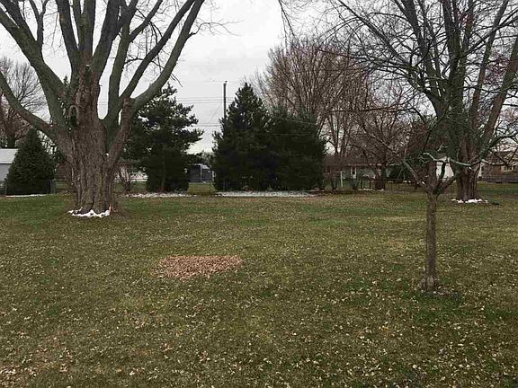 2nd image of 1417 Lilac Ln