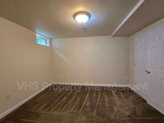 3rd image of 832 Fox Den Rd