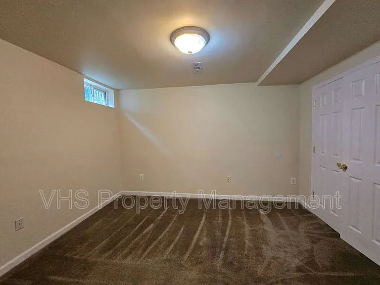832 Fox Den Rd — Photo 3