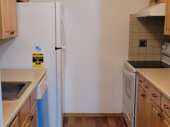 11 White Gate Dr APT L
