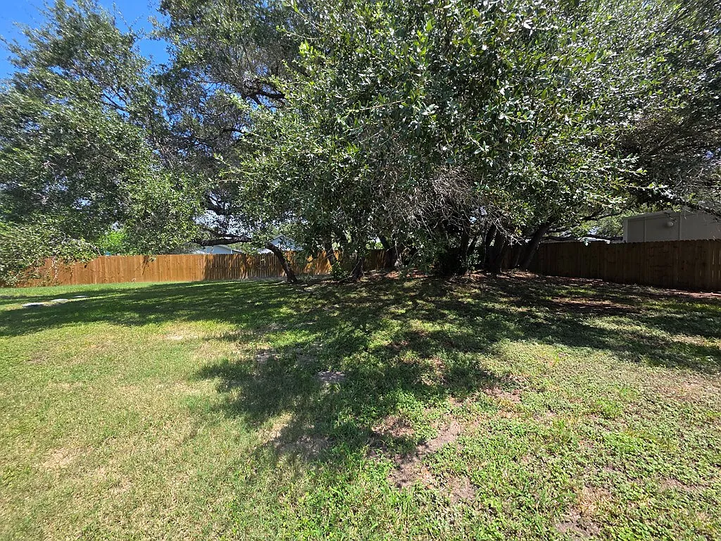 2 bed, 656 sqft, $1,400 — Photo 3