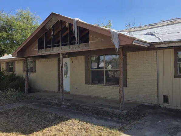 809 W Liveoak St, Coleman, TX 76834