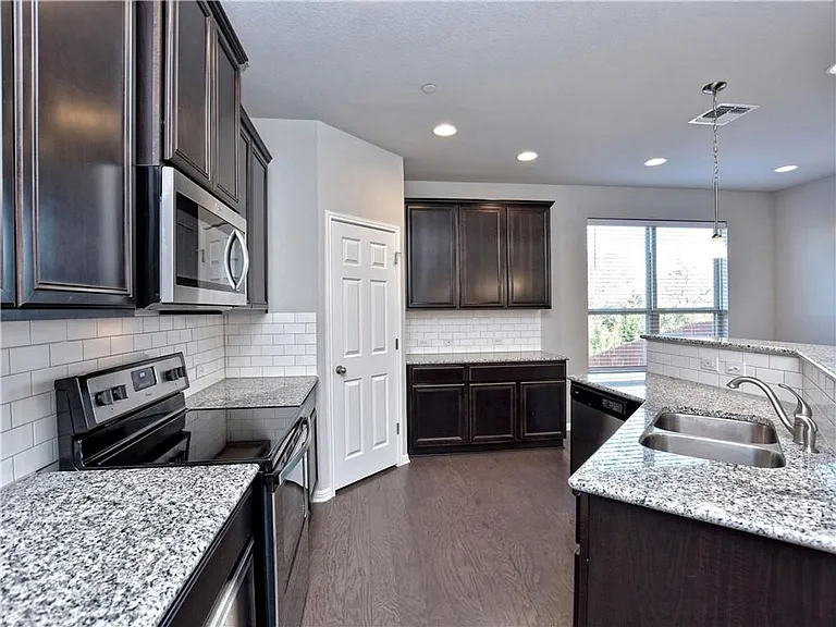 3240 E Whitestone Blvd #21 — Photo 8