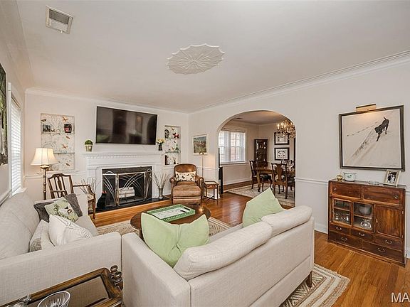 4th image of 1034 E Linden Ave