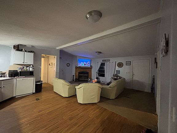 Kitchen/ Living room