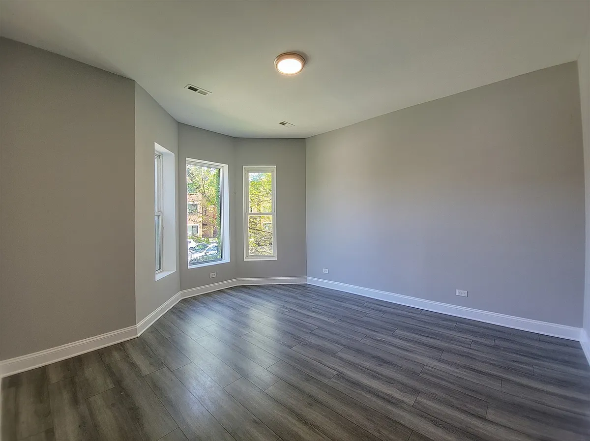 Building Photo - 6522 S Ellis Ave #1