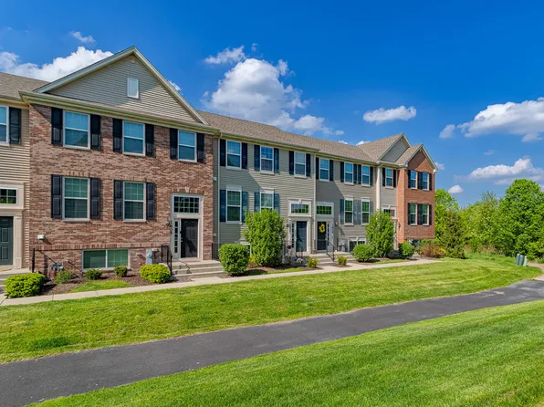1609 Deer Pointe Dr, South Elgin, IL 60177