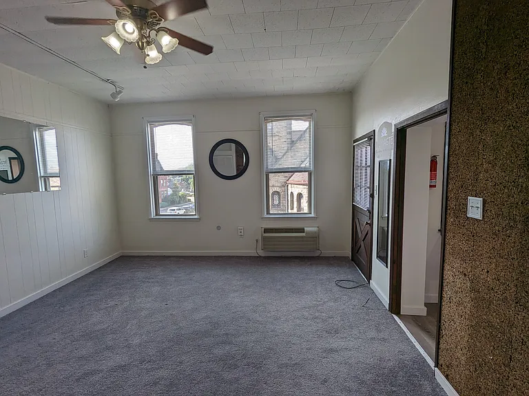 5400 Howe St #3 — Photo 1