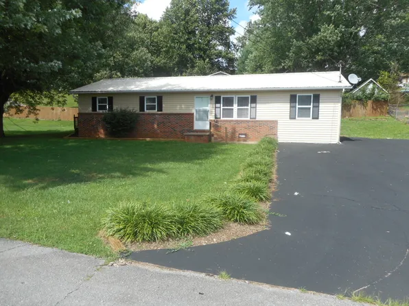 105 Midway Dr, Elizabethton, TN 37643