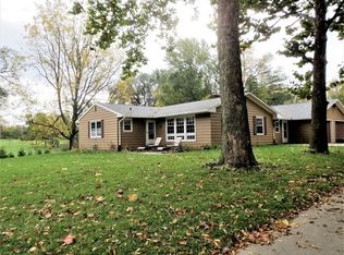 704 Division St, Dixon, IL 61021