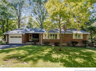 10 Oak Ln, Bloomfield, CT 06002