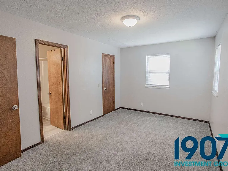 1247 W Huntington Way #A — Photo 13