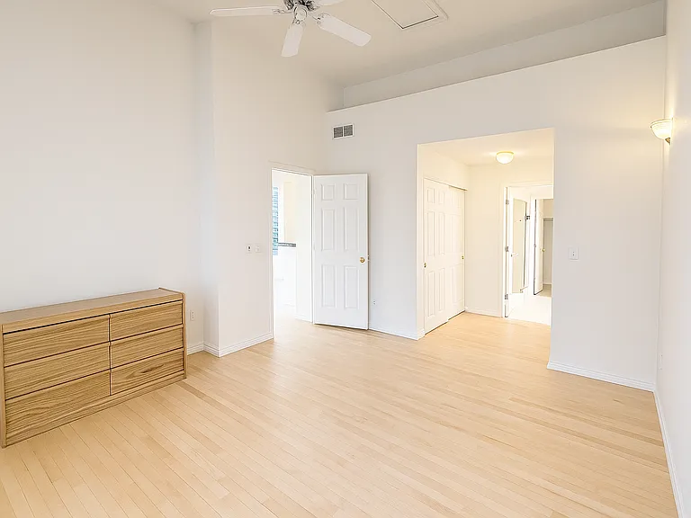 8300 Fairmount Dr #D101 — Photo 5