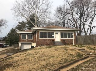 2607 Sanders Dr, Saint Louis, MO 63129