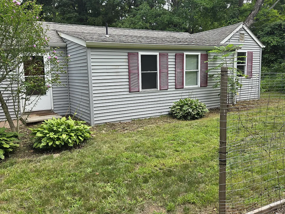 26 Seagraves Rd