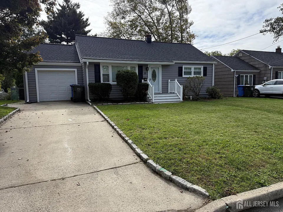 35 Maplewood Ave
