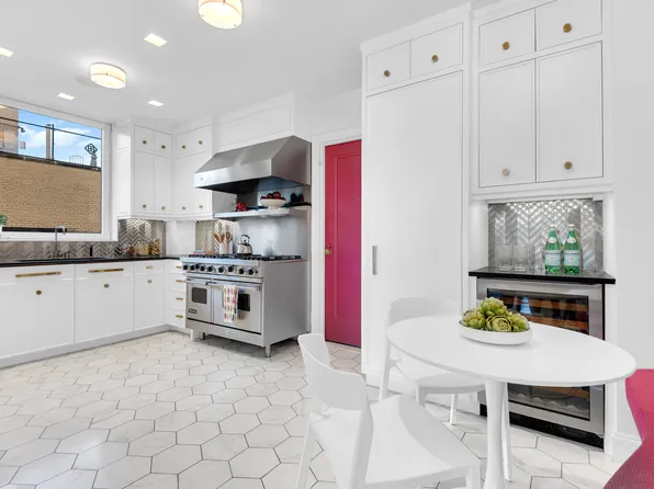 1220 Park Avenue image 7 of 18