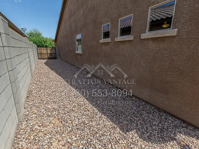 18295 W Saguaro Ln — Photo 40