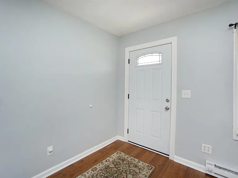 607 E Main St — Photo 2