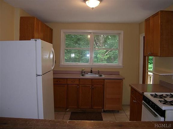 3rd image of 68 Huguenot Rd