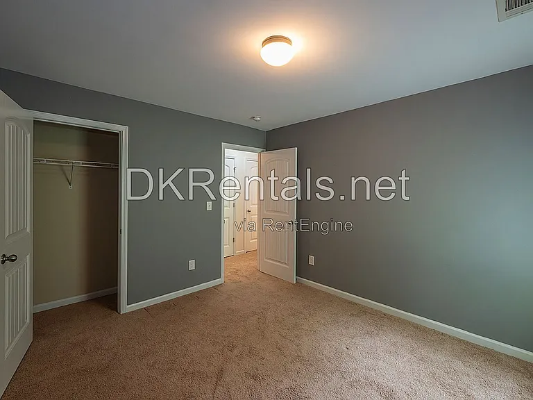 345 Franklin Ln — Photo 4