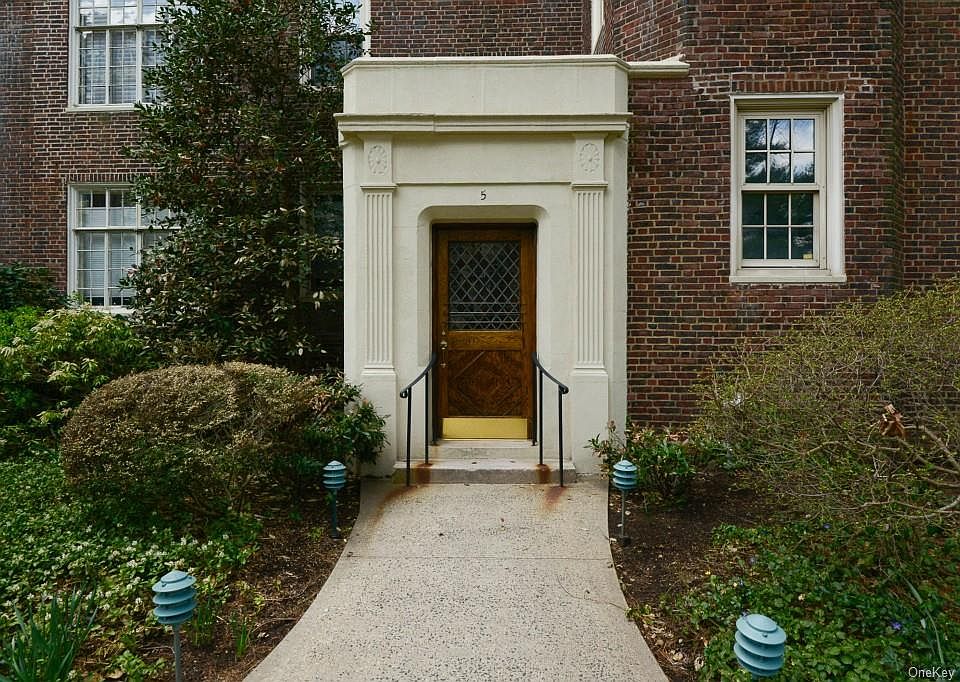 2nd image of 5 Tanglewylde Ave APT 4F