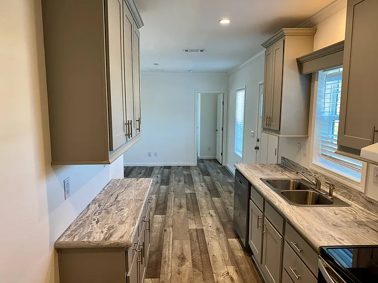 843 E Colonial Cir — Photo 9