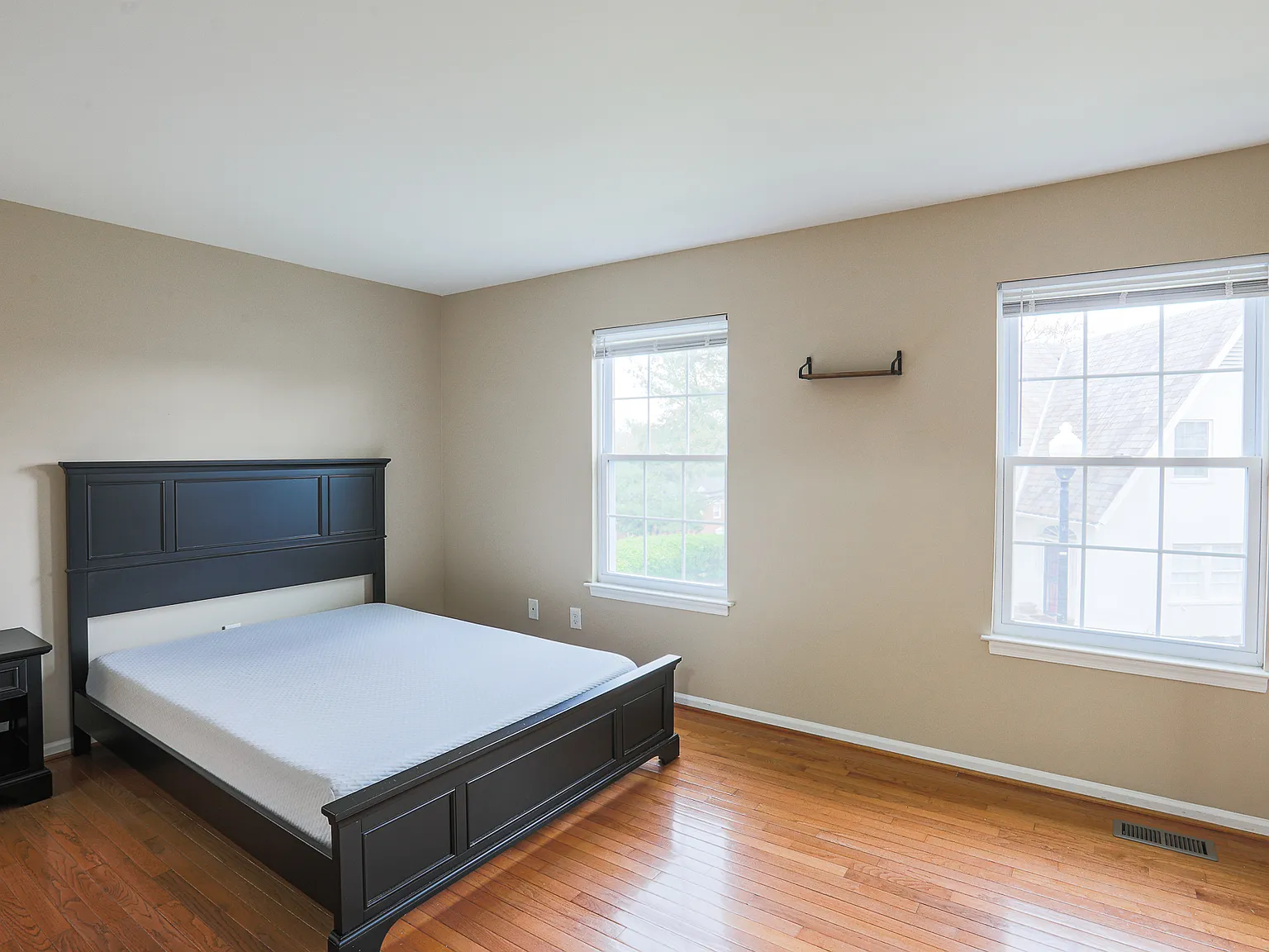 1020 Dartmouth Glen Way — Photo 4