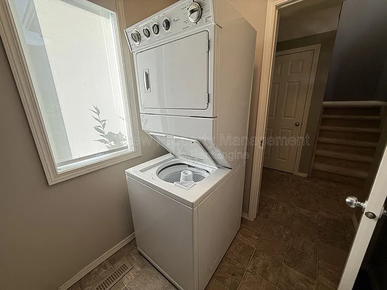 153 Silkstone Rd W #2 — Photo 15