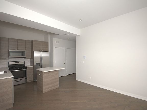 3rd image of 1451 W Erie St APT 3R