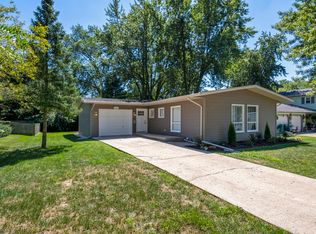 923 Runyan Dr, Lockport, IL 60441