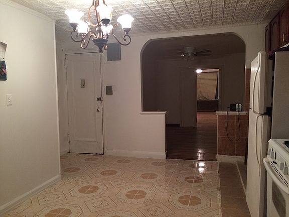3rd image of 424 E 118th St #1