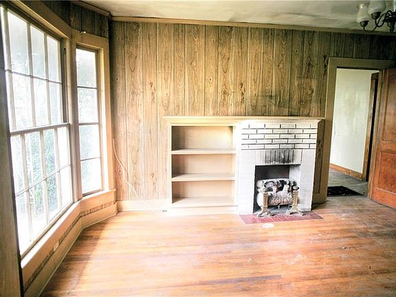 5th image of 301 Cedar St