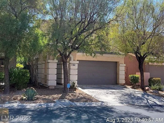 4 bed, 2.5 bath, 1569 sqft, $2,050 — Photo 1